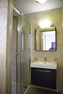 Kings Cross Inn Hotel