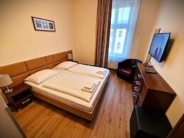 Mikon Eastgate Hotel