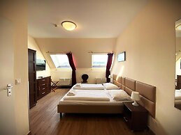 Mikon Eastgate Hotel