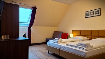Mikon Eastgate Hotel