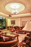 Four Seasons Place
