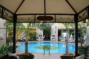 Four Seasons Place