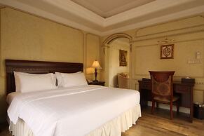 Four Seasons Place