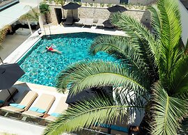 La Stella Suites