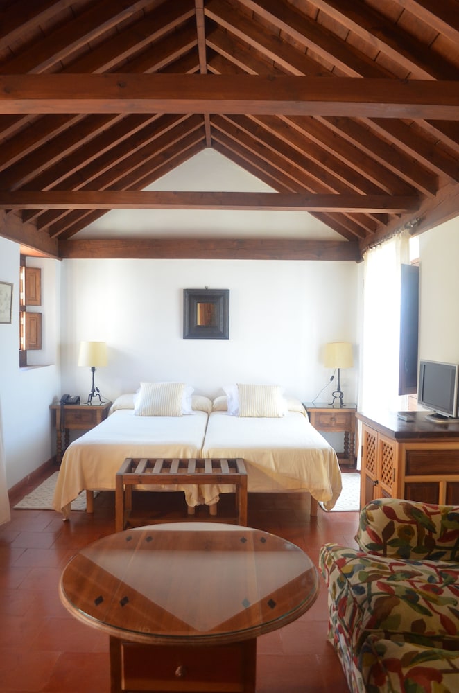 Santa Isabel la Real Hotel