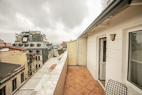Pera Capitol