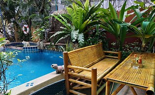 Seven Seas Hotel