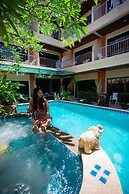 Seven Seas Hotel