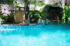 Seven Seas Hotel
