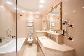 Cityhotel Goldener Adler B&B