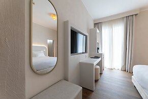 Hi Hotels Sirmione - Lakeview Pool