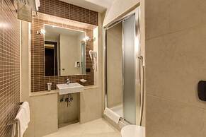 Everest Inn Rome
