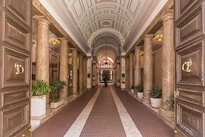 Everest Inn Rome