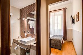 Everest Inn Rome