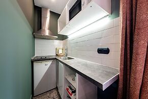 Ainb Born-damas Apartments