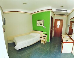 Le Petit Hotel