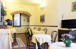 Hotel Monica