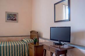 Hotel Monica