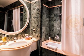ABANO GRAND HOTEL – Lifestyle Spa & Fine Dining