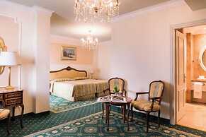 ABANO GRAND HOTEL – Lifestyle Spa & Fine Dining