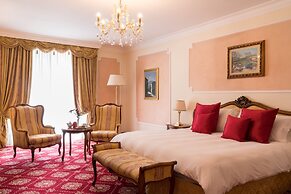 ABANO GRAND HOTEL – Lifestyle Spa & Fine Dining