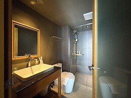 Centric Place Hotel
