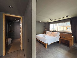 Centric Place Hotel