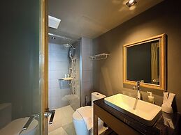 Centric Place Hotel