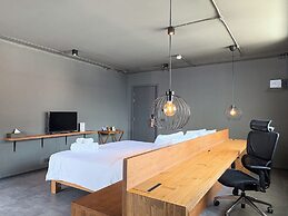 Centric Place Hotel