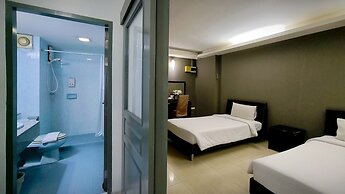 Centric Place Hotel