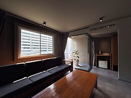 Centric Place Hotel