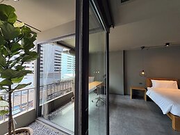 Centric Place Hotel