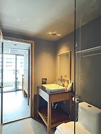 Centric Place Hotel