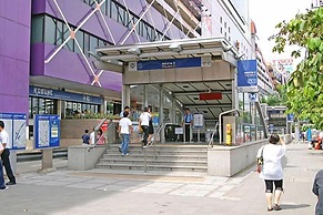 Centric Place Hotel