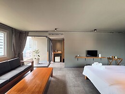 Centric Place Hotel