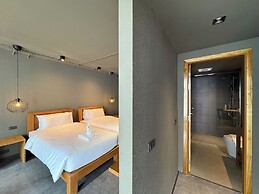 Centric Place Hotel