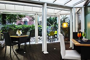 Twentyone Hotel