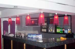 Hotel East West