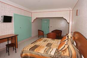 Hotel East West