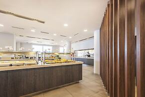 Alexandra Beach Resort & Spa