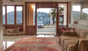 Art Pythia Hotel