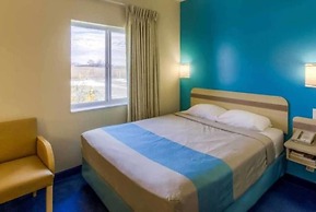 Super 8 by Wyndham Estevan