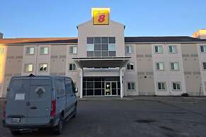 Super 8 by Wyndham Estevan