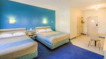 Super 8 by Wyndham Estevan