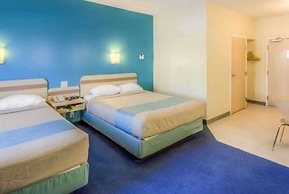 Super 8 by Wyndham Estevan
