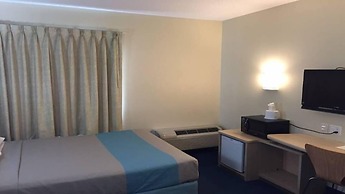 Super 8 by Wyndham Estevan