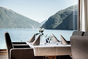 Dragsvik Fjordhotel