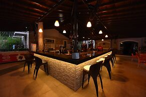 Hotel Pine Valley