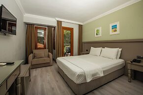 Hotel Pine Valley