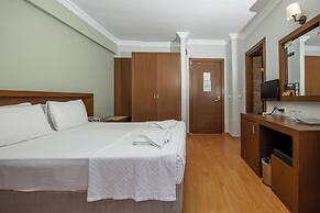 Hotel Pine Valley